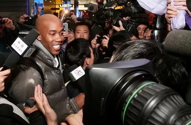 马布里在社交媒体上分享训练心得,呼吁球迷支持北京首钢篮球队的简单介绍 马布里在社交媒体上分享训练心得,呼吁球迷支持北京首钢篮球队的简单介绍