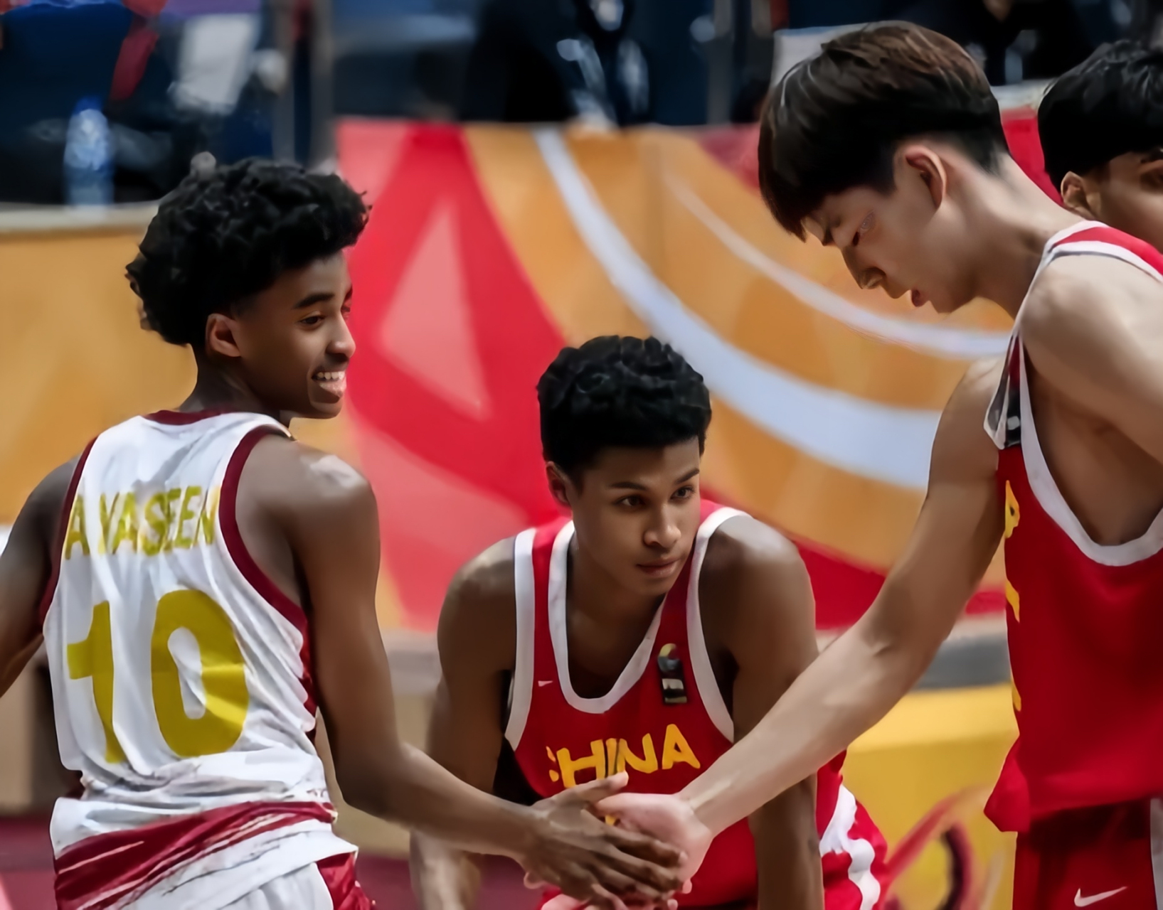 中国男篮在世界杯预选赛中力克卡塔尔,晋级16强 中国男篮在世界杯预选赛中力克卡塔尔,晋级16强